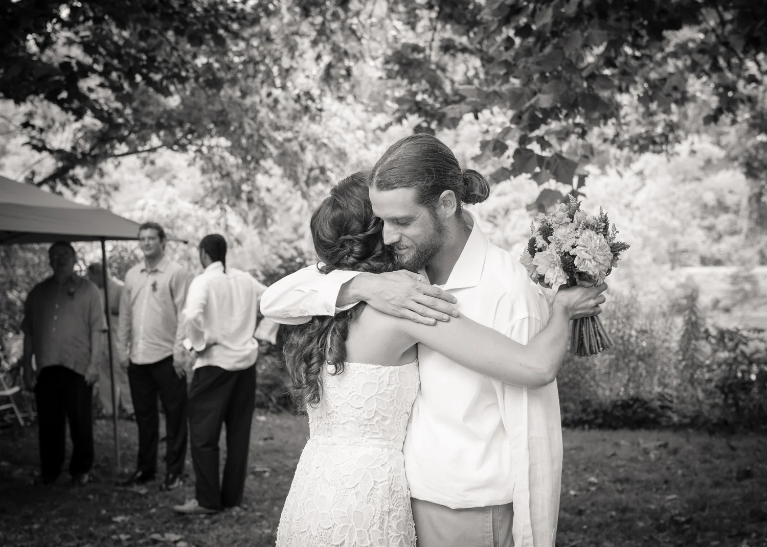 The couple greet each other and converse just before the ceremony. How sweet are they!?