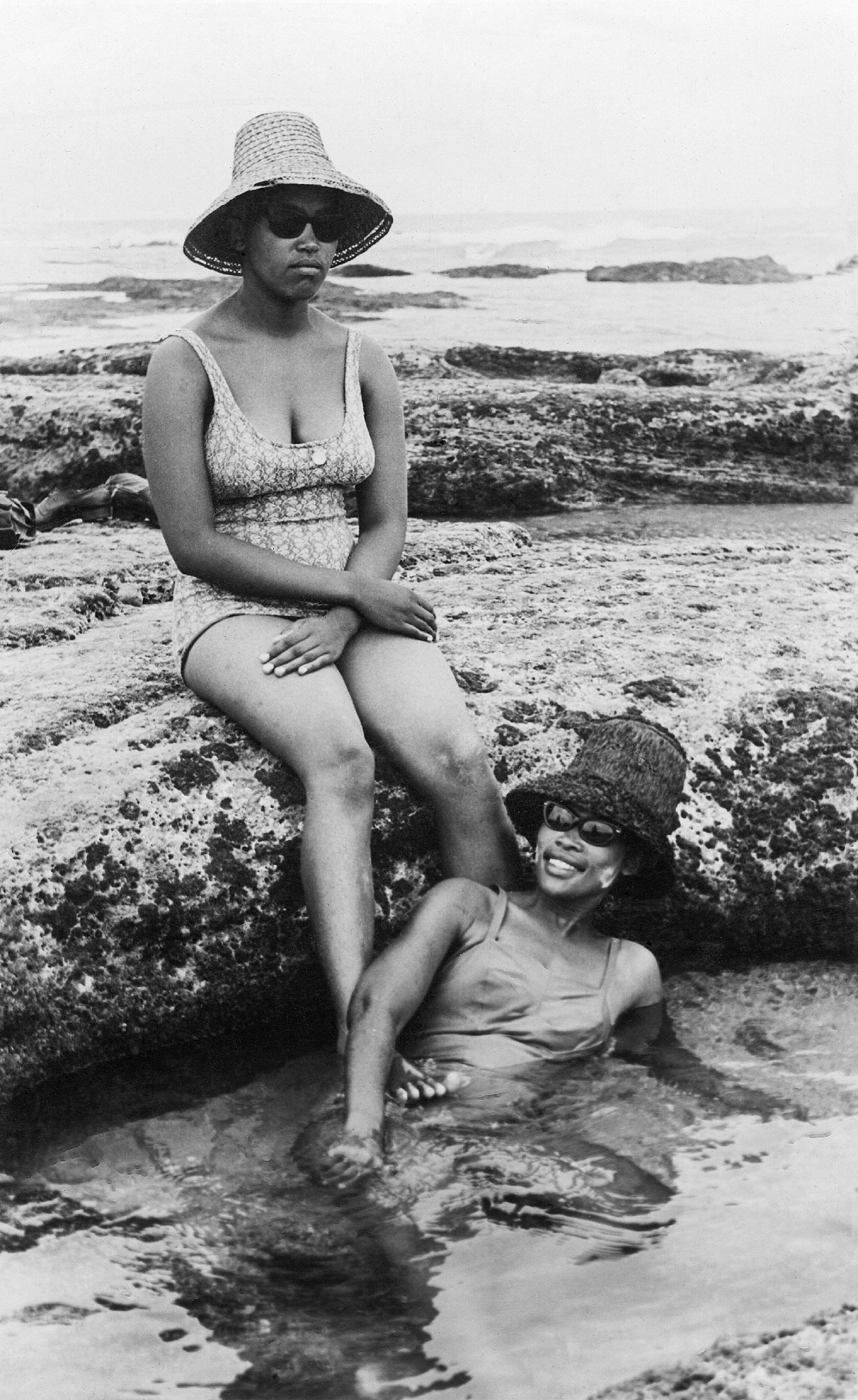  Daniel Morolong, Two women on Eastern Beach 