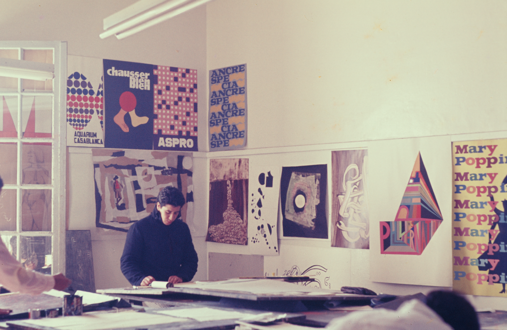  Mohammed Chabâa graphic design studio at the Casablanca Art School, 1966. Photo: M. Melehi archives 