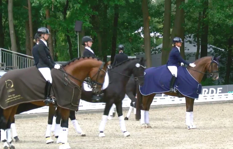 Eva Möller with Valverde winner and Kristine Møller with Quarte-Quarts á l´Orange 2nd today.