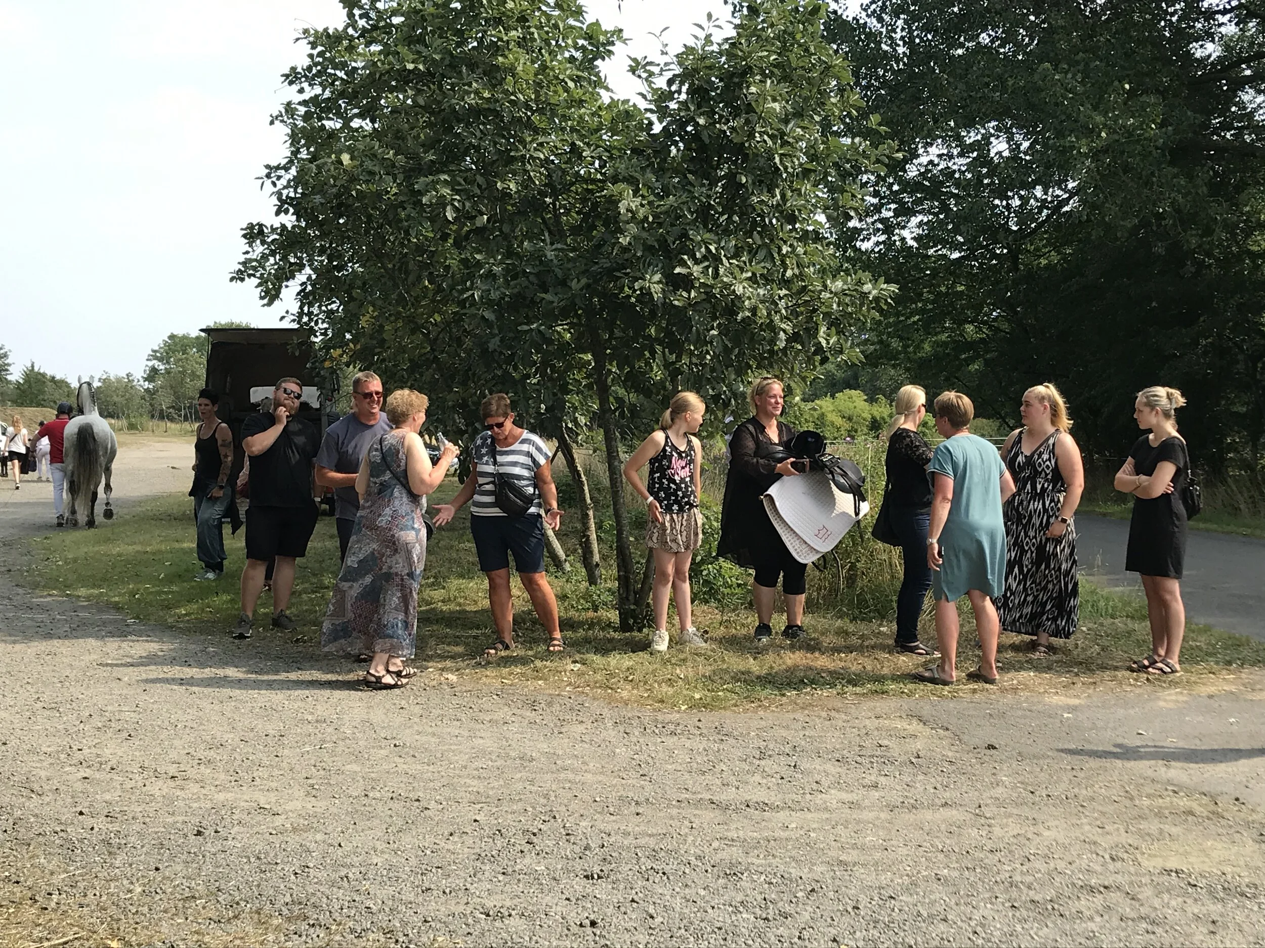 Avlere og tilskuere klar.