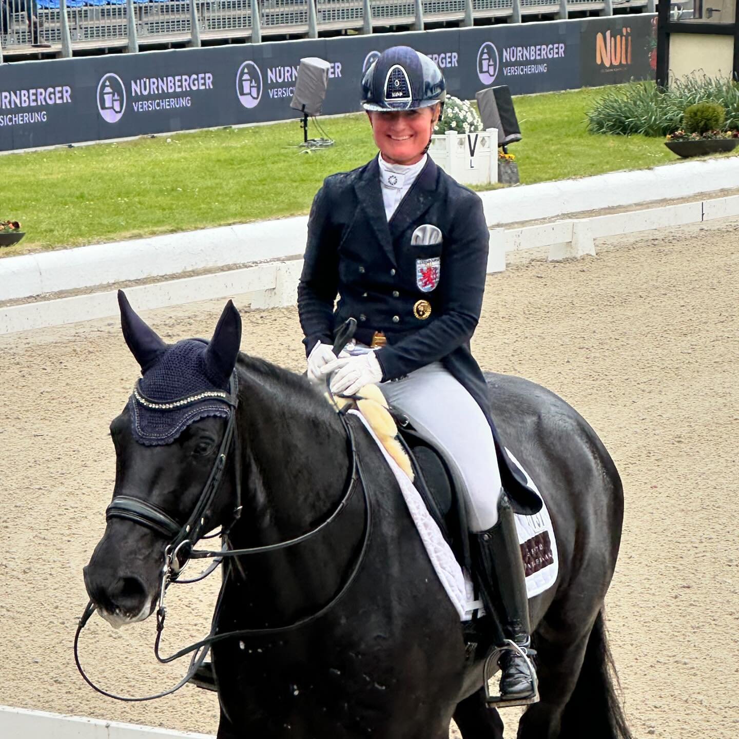 DSP Big Bang &amp; Kristine M&ouml;ller-Engel with a very strong performance just starting their test in pouring rain. Super power and balance  for the trot tour, lovely extensions, supple half passes, good extended walk, bit one the toes for collect
