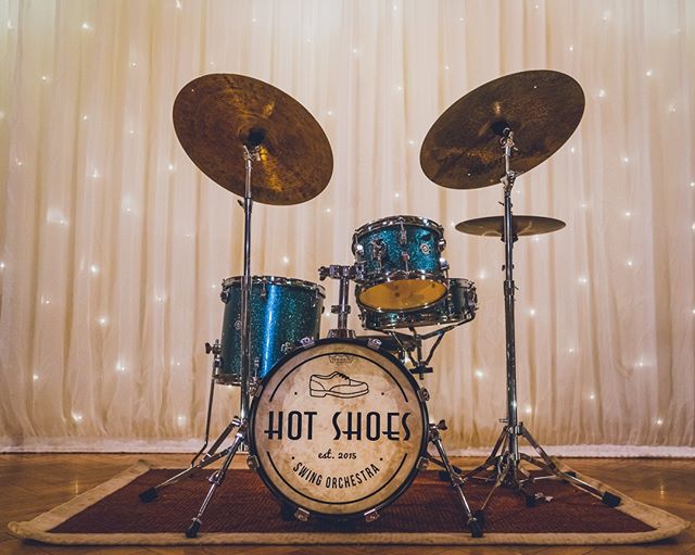 The @hotshoes drums kit looking great as always!⁠
⁠
#gretch #jazzband #jazzdrums #swingband #swingbandwedding #jazzweddingband #vintagewedding #vintageband⁠
⁠
@maddogphtography