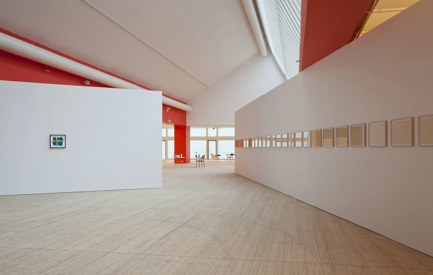 Five large walls loosely reference the form of a compass, drawing attention to the recurring notion of geographical movement in Zaccagnini and Lagomarsino’s works, while shifting the audience’s gaze away from the centre of the gallery. The walls rotate diagonally between the columns of the konsthall’s distinctive architecture, whose features have been enhanced using bold primary colours — red for the columns and beams, blue for the short sides of the free-standing walls — that transform the space to enable a new physical experience for the viewer. Framing the exhibition as a dynamic entity, Frei’s design connects the artworks and gallery space into a specific and unique configuration. Within this broader structure, the placement of artworks in the exhibition repeatedly follows logics of pairing and confrontation that echo the artists’ own methods of working.