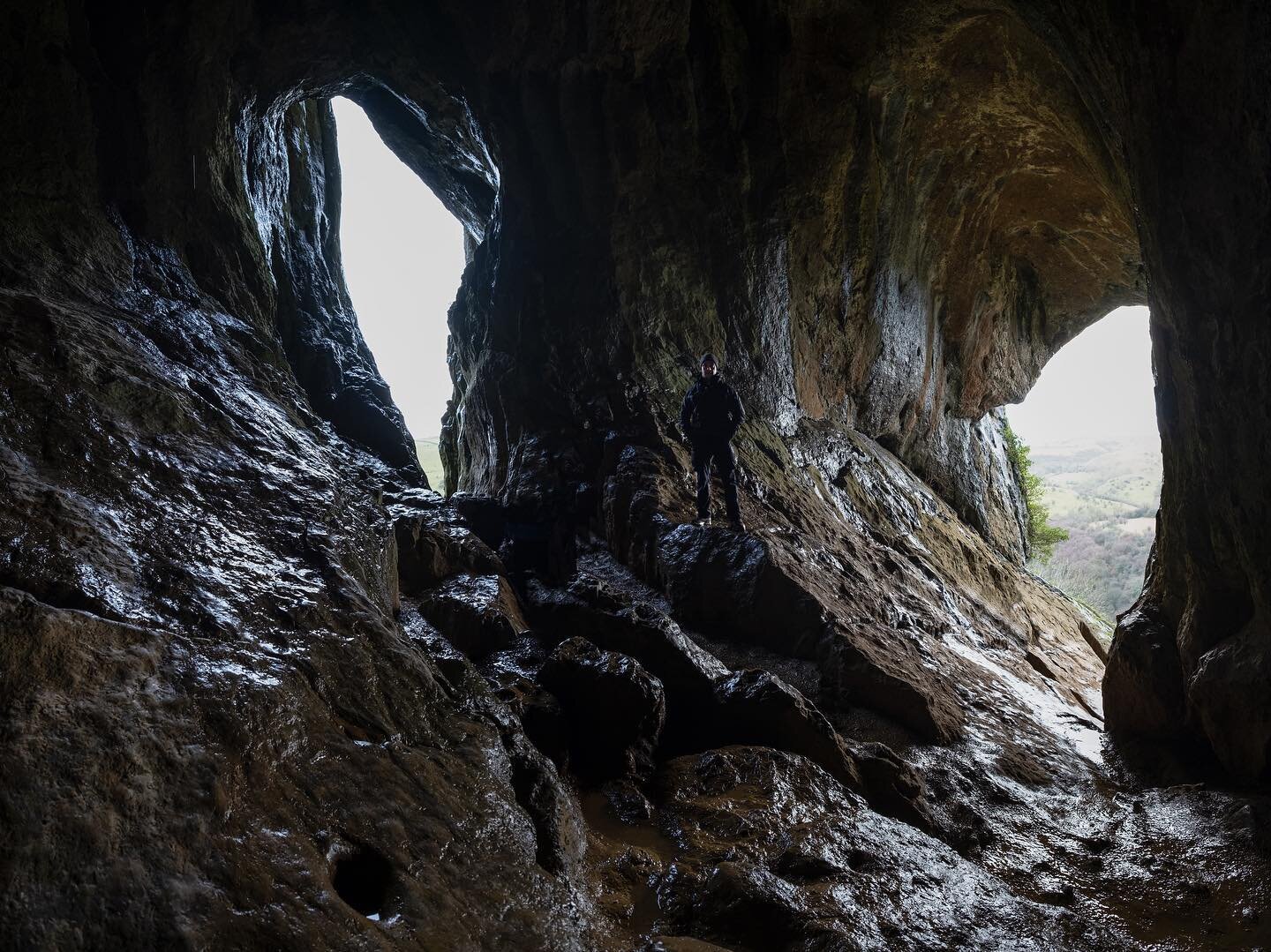 Lovely walk on Sunday to Thors Cave. 
.
.
.
.
.
.
#thorscave #hillwalking #buxton #leek #peakdistrict #sunday #potd #anventure