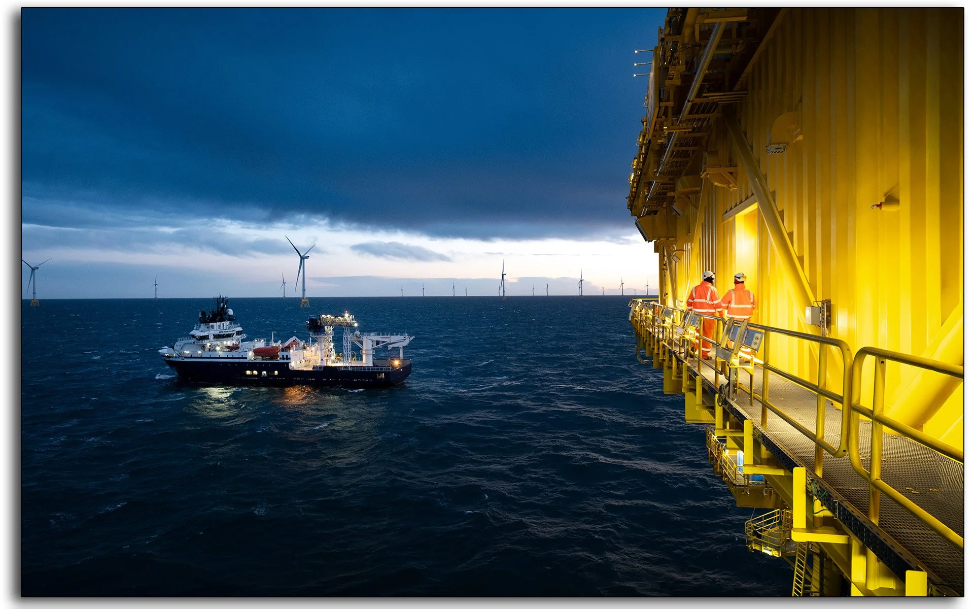 22-offshore-platform-walkway-support-vessel-at-dusk.jpg