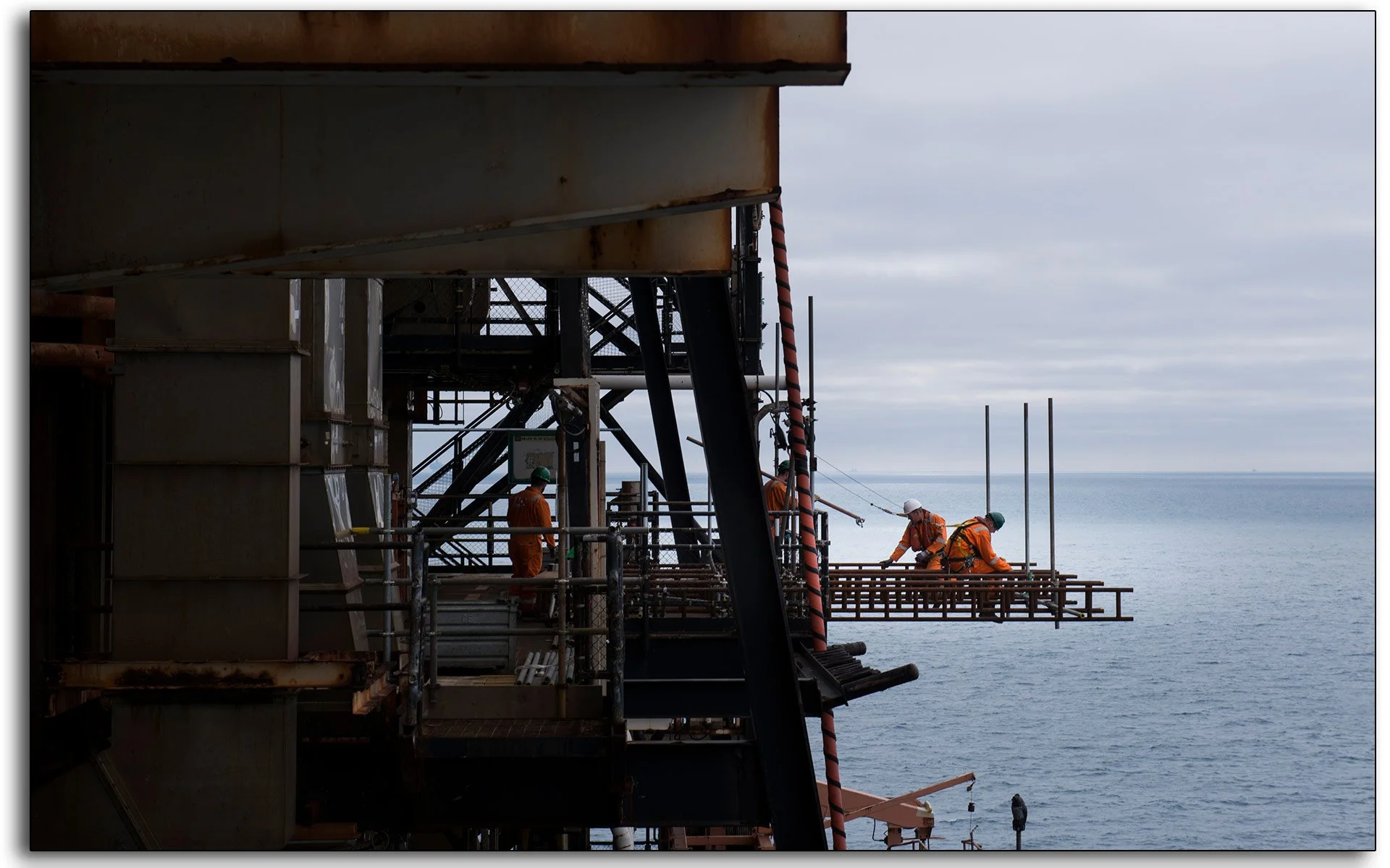 13-Scaffolders,-working-at-height,-contruction,-decommissioning,-outbaord,-scaffolding,-BP-Miller,-north-sea,-offshore,-oil-and-gas-industry,-Lee-Ramsden.-copy.jpg