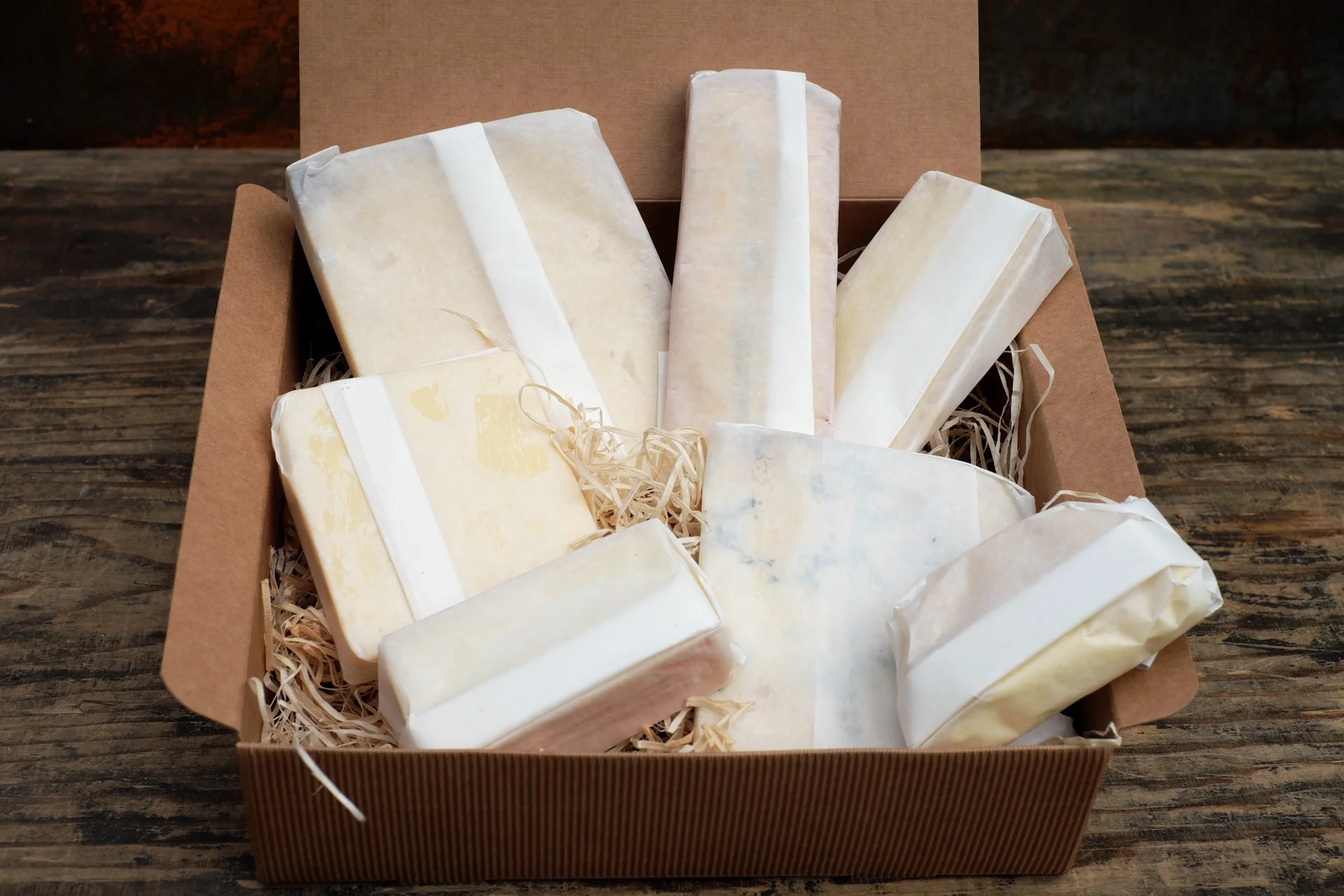 large_cheese_selection_box_2.jpg