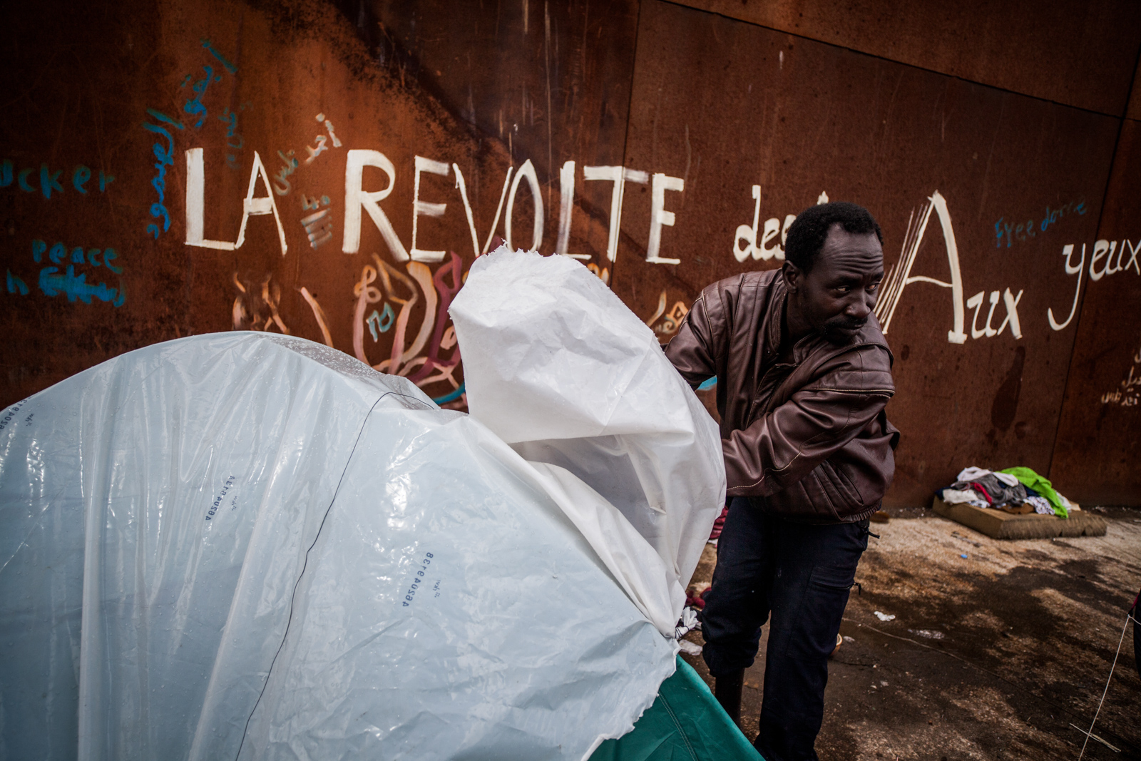  Reportage à Calais en août et septembre 2014 sur la situation des migrants à Calais, alors qu'aucun centre d'accueil n'était construit. Publié dans L'Humanité et La Vie. 