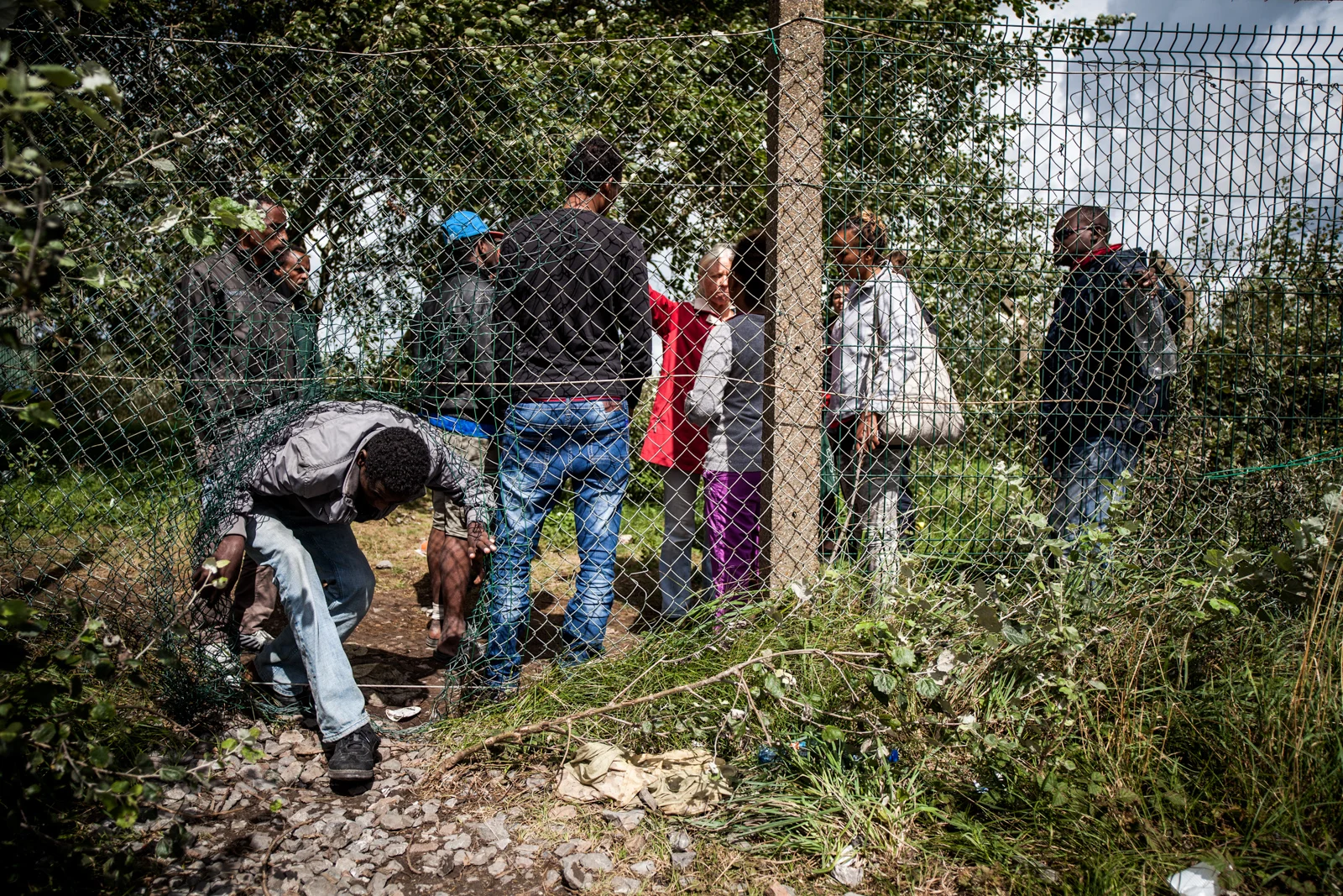 Reportage à Calais en août et septembre 2014 sur la situation des migrants à Calais, alors qu'aucun centre d'accueil n'était construit. Publié dans L'Humanité et La Vie.