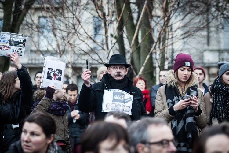 Reportage sur la manifestation de soutien national, suite à l'attentat perpétré à Paris dans la rédaction de Charlie Hebdo. Lille, 10 janvier 2015. 40 000 personnes. Publié sur le site de dailynord.fr