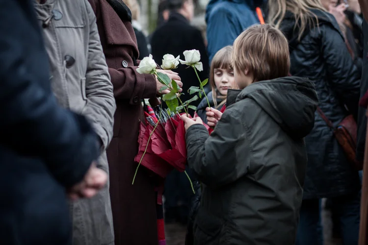 Reportage sur la manifestation de soutien national, suite à l'attentat perpétré à Paris dans la rédaction de Charlie Hebdo. Lille, 10 janvier 2015. 40 000 personnes. Publié sur le site de dailynord.fr