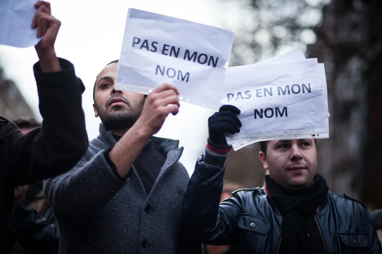 Reportage sur la manifestation de soutien national, suite à l'attentat perpétré à Paris dans la rédaction de Charlie Hebdo. Lille, 10 janvier 2015. 40 000 personnes. Publié sur le site de dailynord.fr