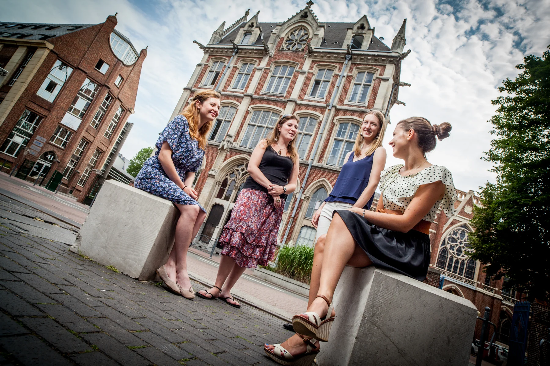 Shooting réalisé en juillet 2015 pour le compte de la communication de la Faculté Libre des sciences Humaines, au sein de la Catho de Lille.