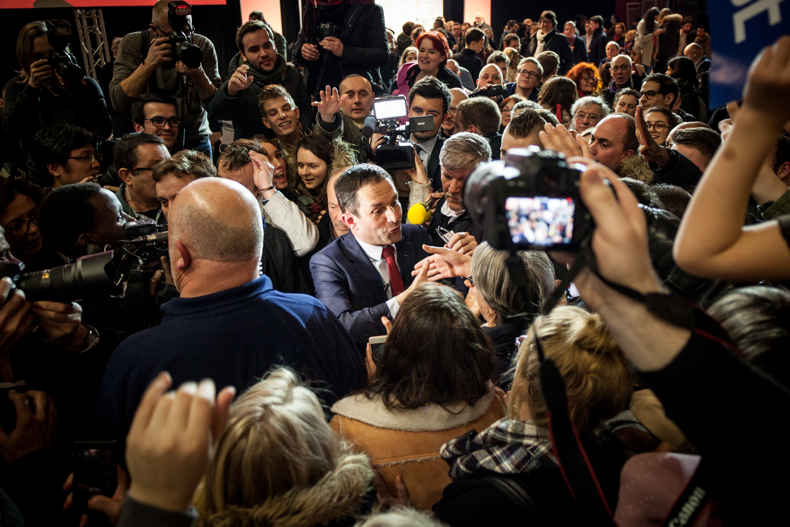  Benoit Hamon, vainqueur de la primaire du PS, à la fin de son dernier meeting de campagne, en janvier 2017, à Lille. 