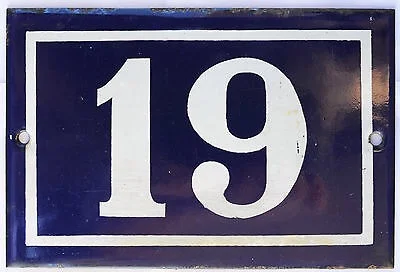 Door 19 of the Woman Next Door's advent calendar.