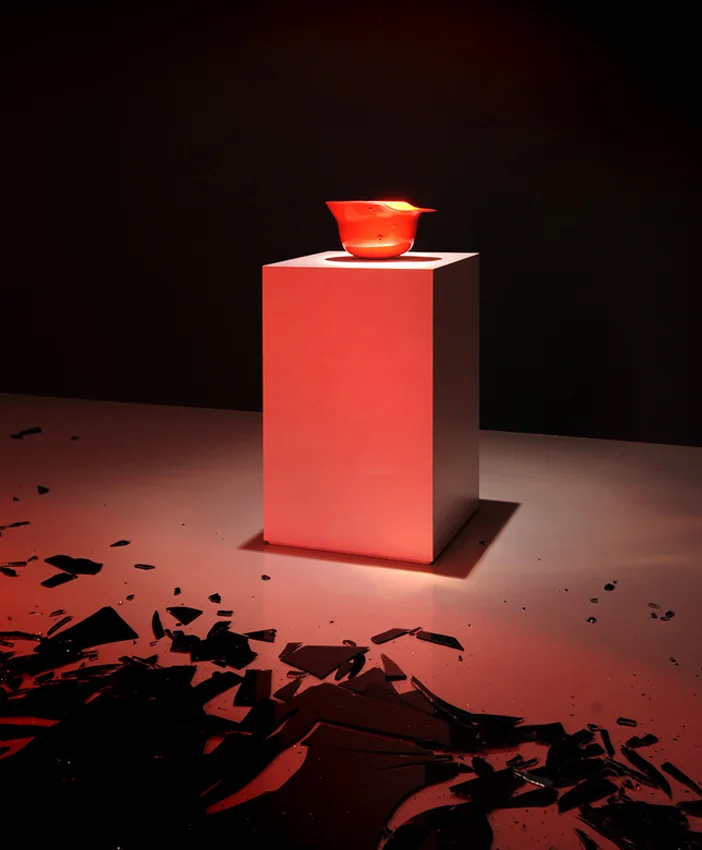 Generation X (2008) Helmet Model 1916, red glossy car paint, pedestal Lori Hersberger - Phantomstudien , Galerie Mehdi Chouakri, Berlin, 2008 (Photo by Jan Windszus)