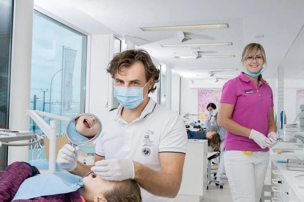 LAKESIDE-KIEFERORTHO-Dr-Med-Dent-Alexander-Dudic-Waedenswil-Patric-Pop-Photo.jpeg