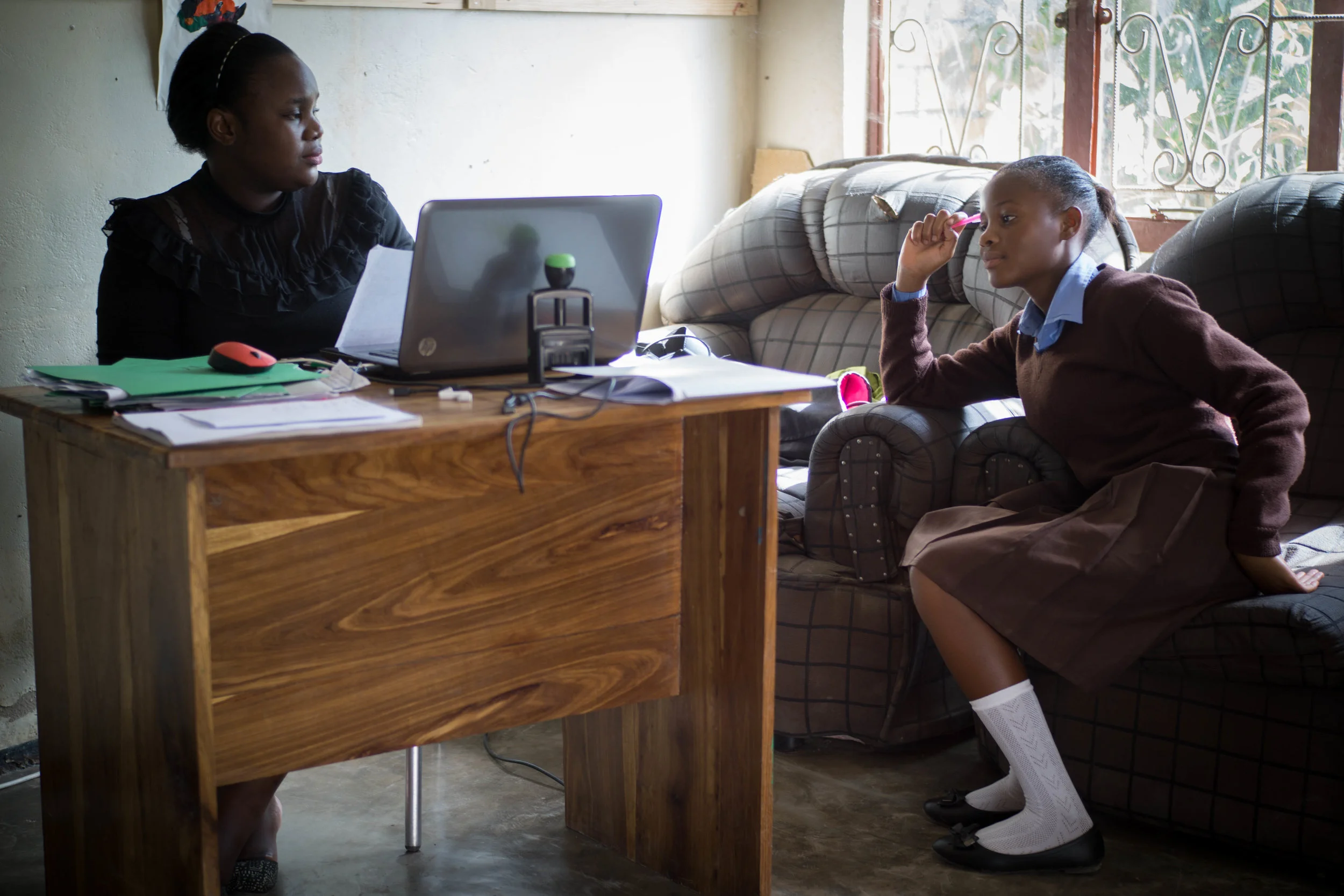 Lumuno councils a student.