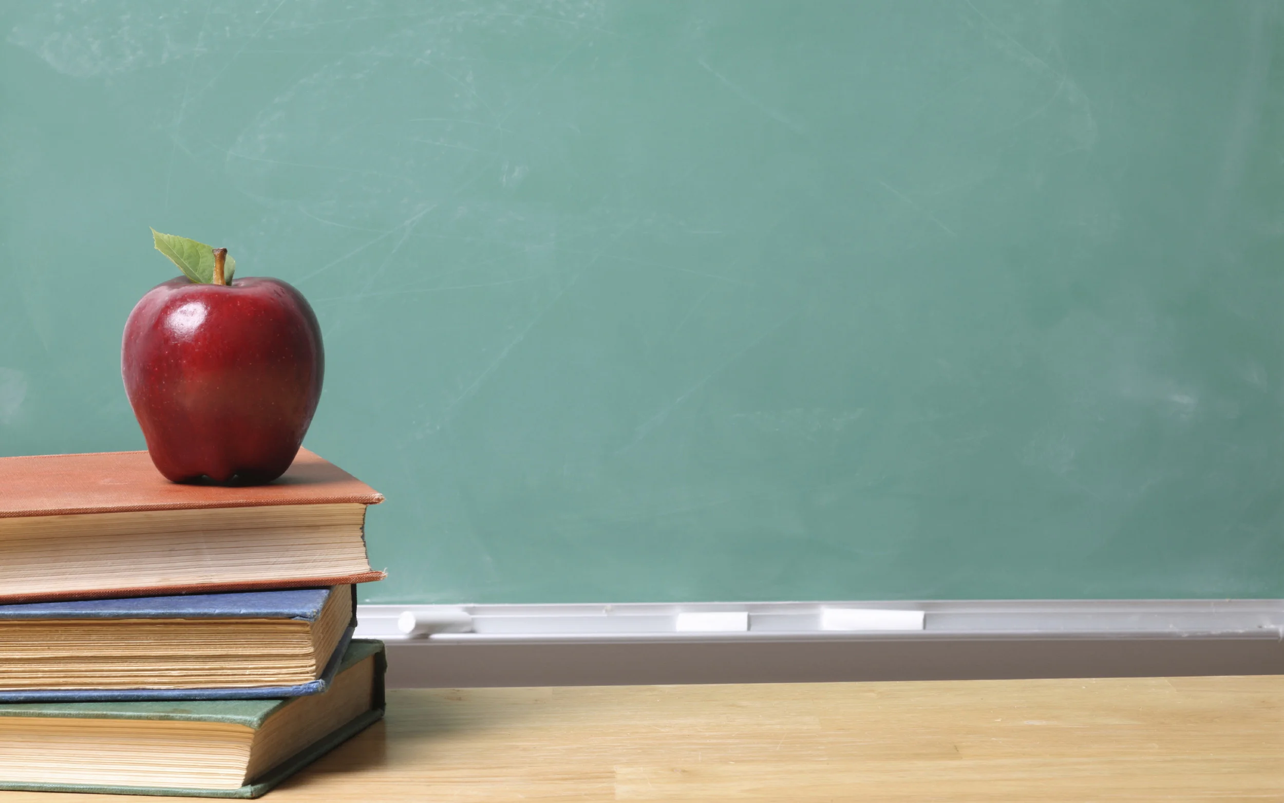 Ready-for-school-books-and-a-delicious-red-apple-for-meal_2560x1600.jpg