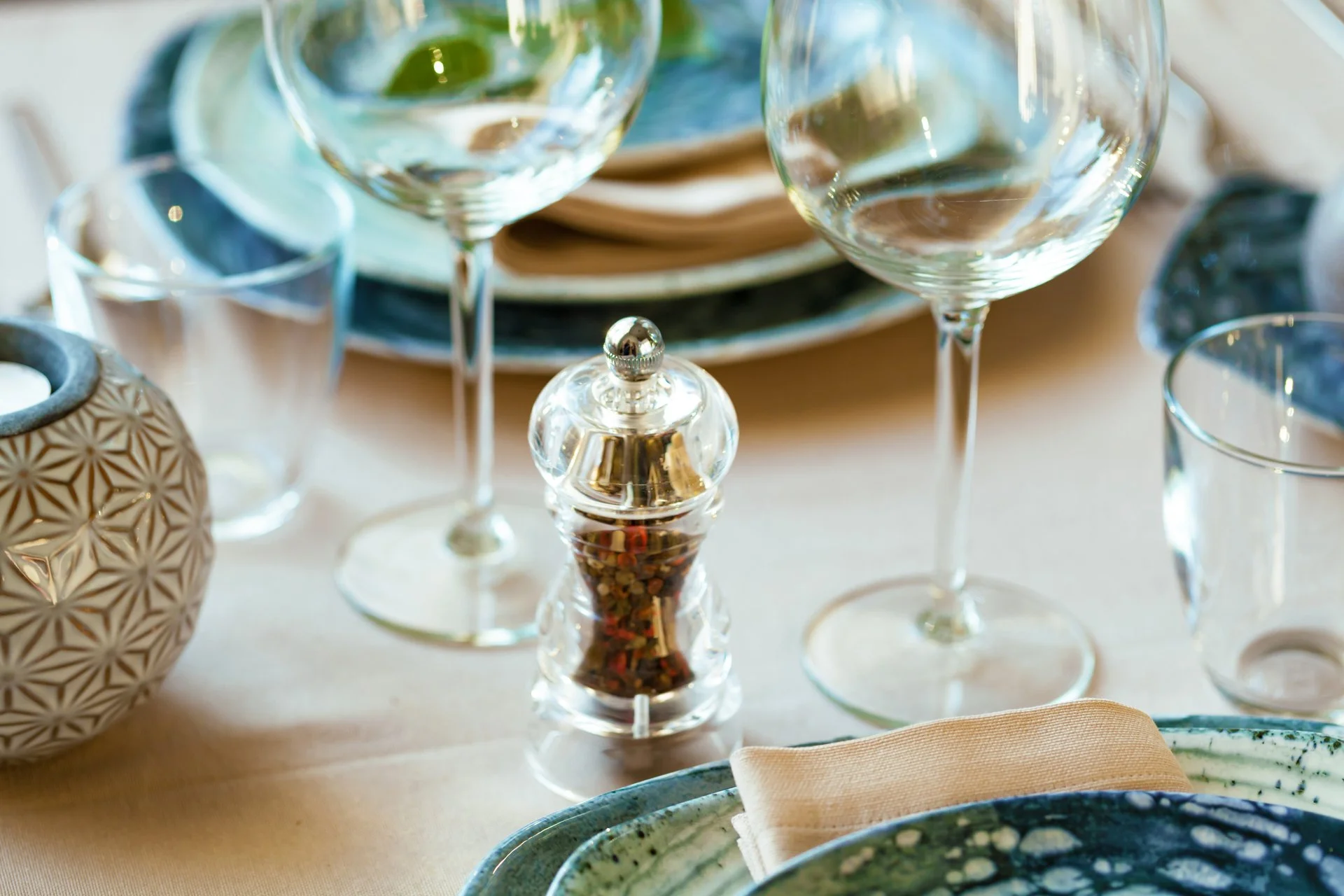 luxury-table-setting-for-event-in-a-restaurant-2021-11-03-17-30-18-utc.jpg