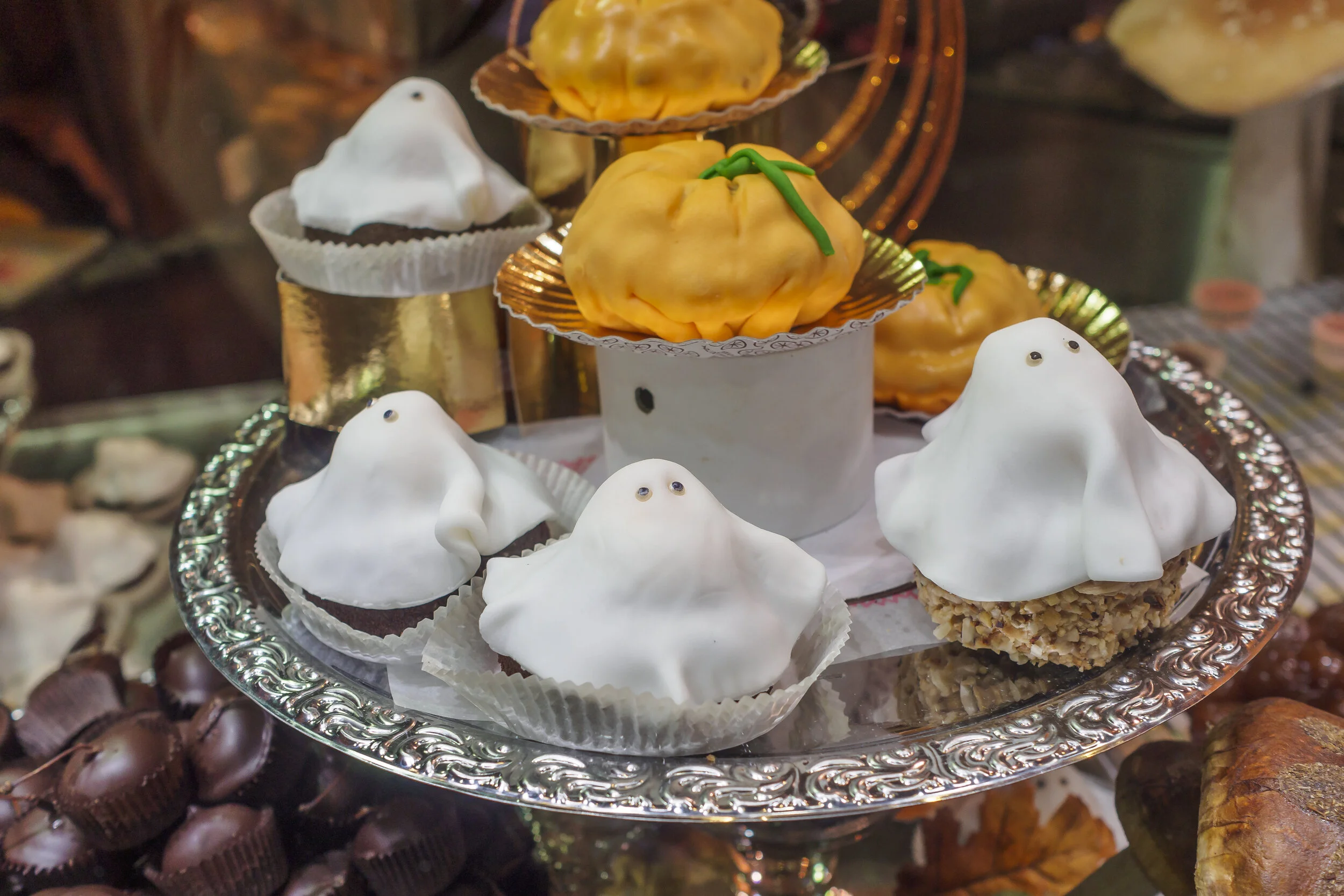 Halloween-themed baked goods!