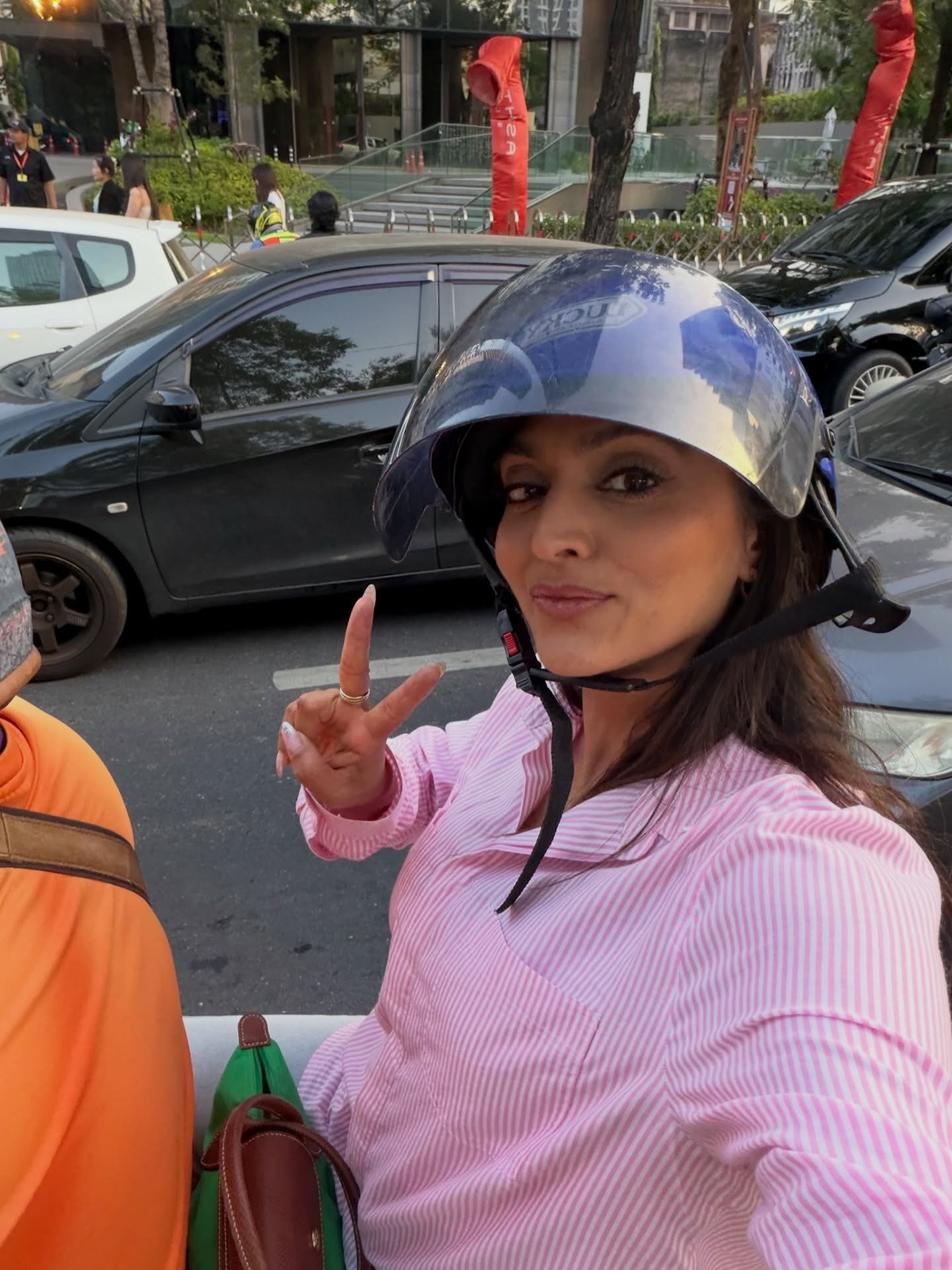 From temple sunsets to spice filled streets - this month was a whirlwind for us but it was pure magic. New year, new memories, new places and a heart that&rsquo;s full of gratitude and excitement for what&rsquo;s next! 🛵🥥🍸🍒🌴🥯

#PhotoDump #Wande