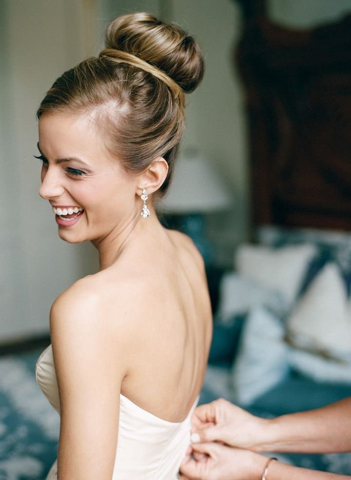 17+ Trendiest Hairdos to Glam Up Your Wedding Reception Look | WeddingBazaar