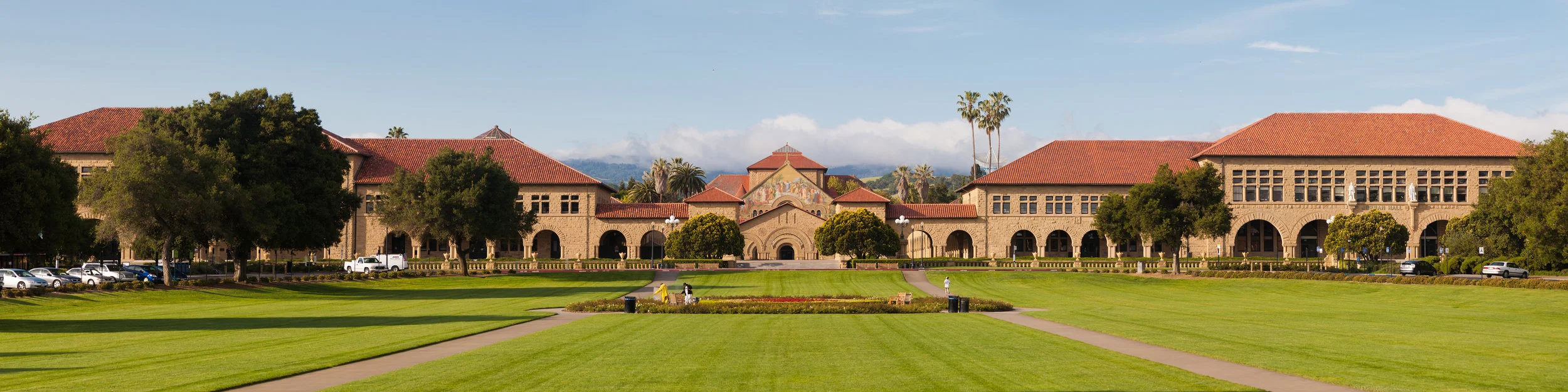 Stanford_Oval_May_2011_panorama.jpg