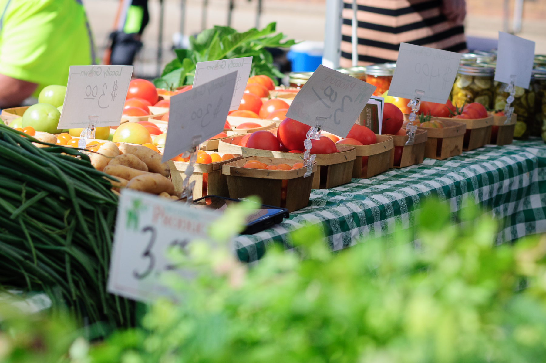 The colors of Spring emanated from the tables, luring you in to healthy food choices.