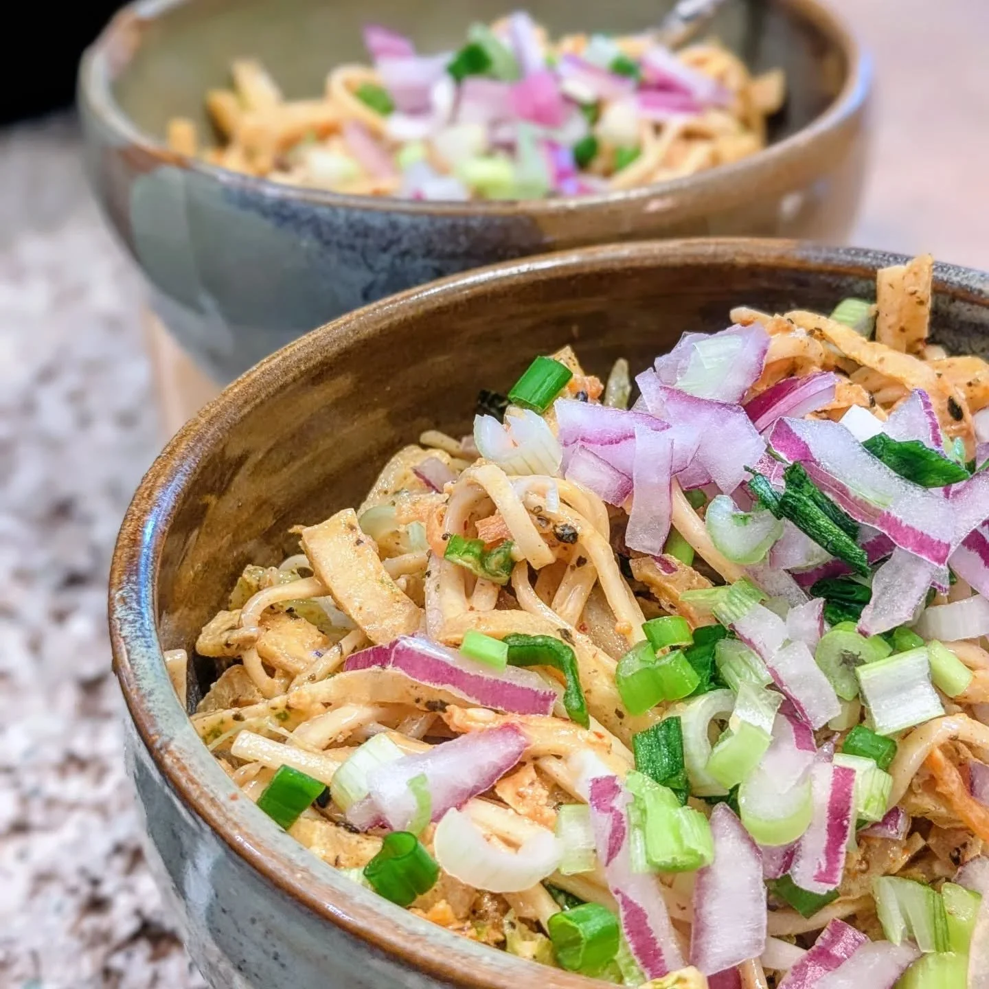 Delicious! Isakaya style Japanese daikon matchstick noodles with grated carrots, diced red onion, and flaked tuna in a soy/sesame/lemon/garlic/sugar/mayo dressing. I added cold udon and togarashi blend. 🥢🥕🐟🍜