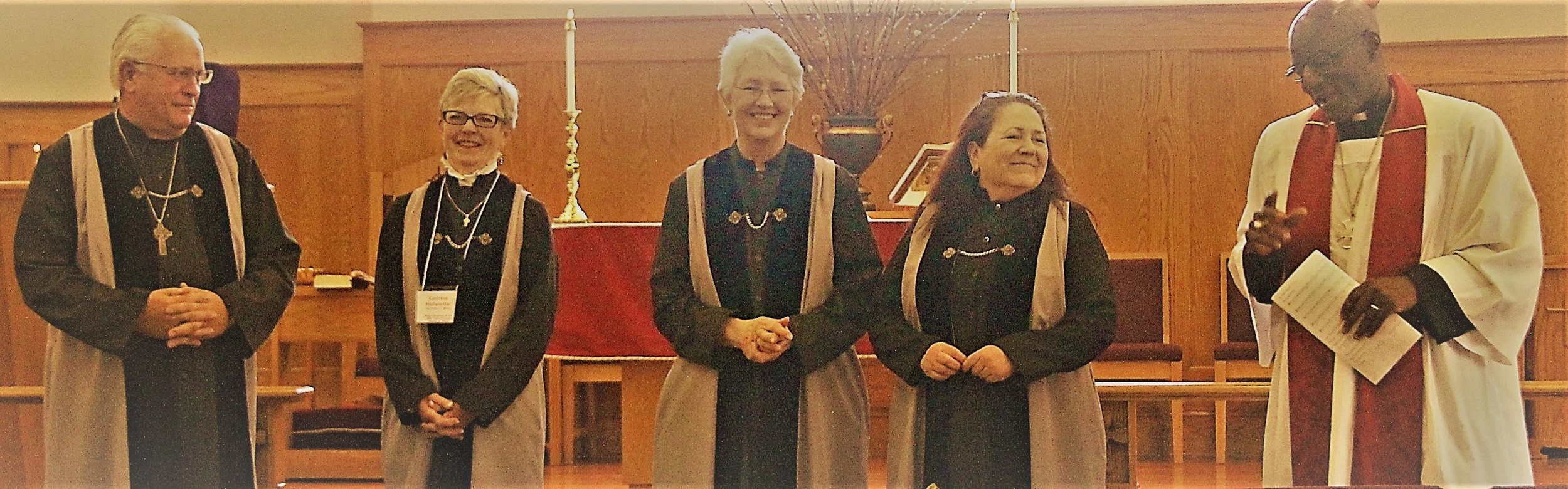 Father Reggie Simmons introduced the St. Aidan’s Vergers during the Peace. Pictured L-R: Bob Stecher, Corrine Hofstetter, Cozy Ledford (Head Verger), Becky Sullivan, and Fr. Simmons. Photo: Marty McPherson