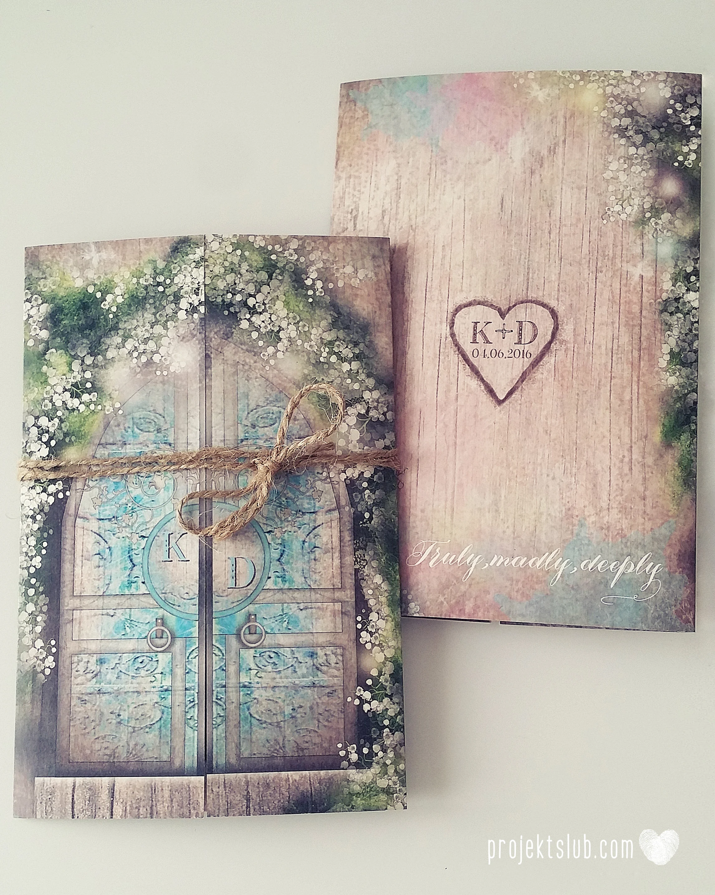 Zaproszenie ślubne zaczarowany las z motywem konwali w stylu rustykalnym z akcentami turkusu i rysunkiem drewna (5).jpg