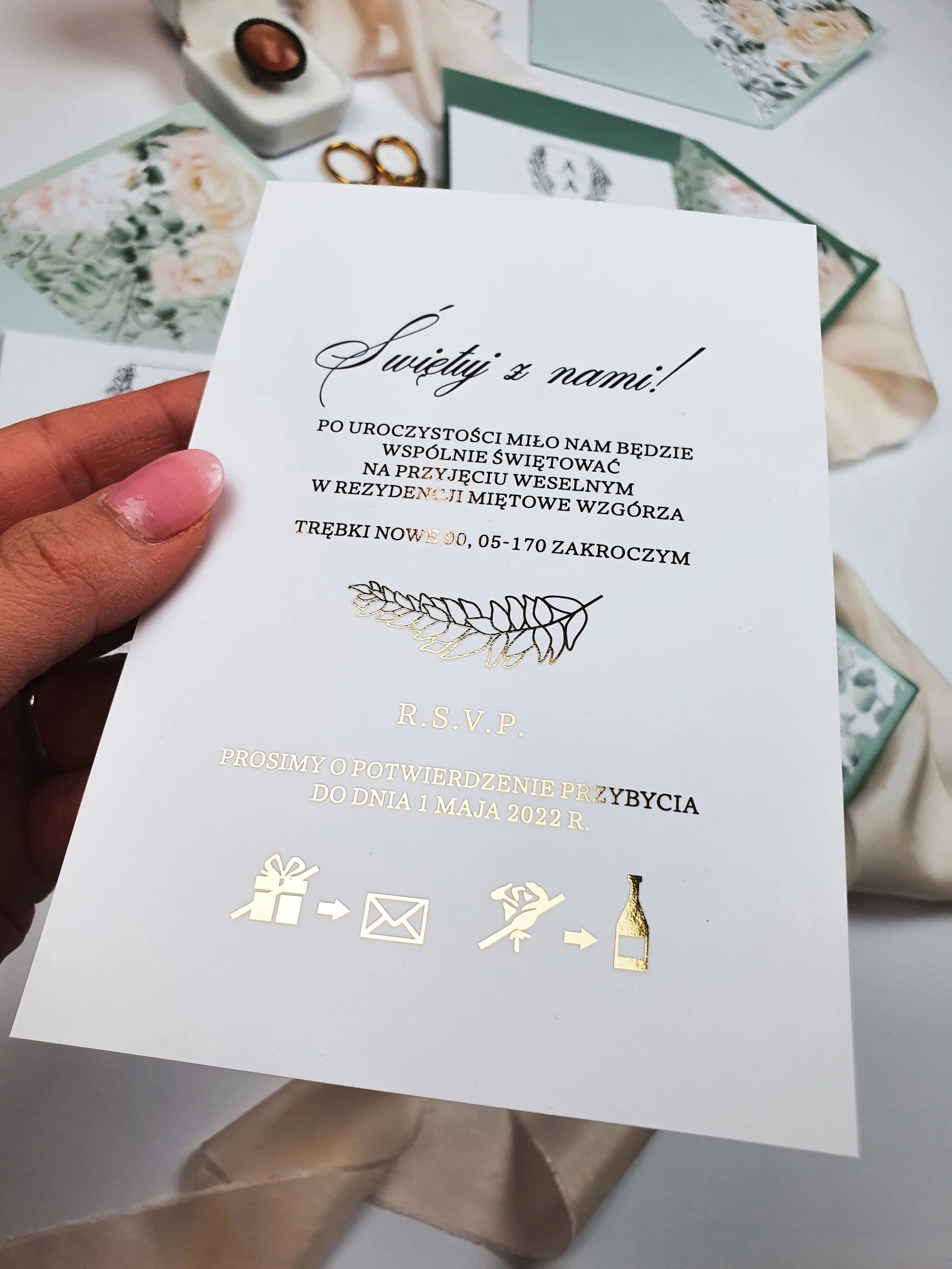 Złocone detale z rebusem ślubnym | Projekt Ślub