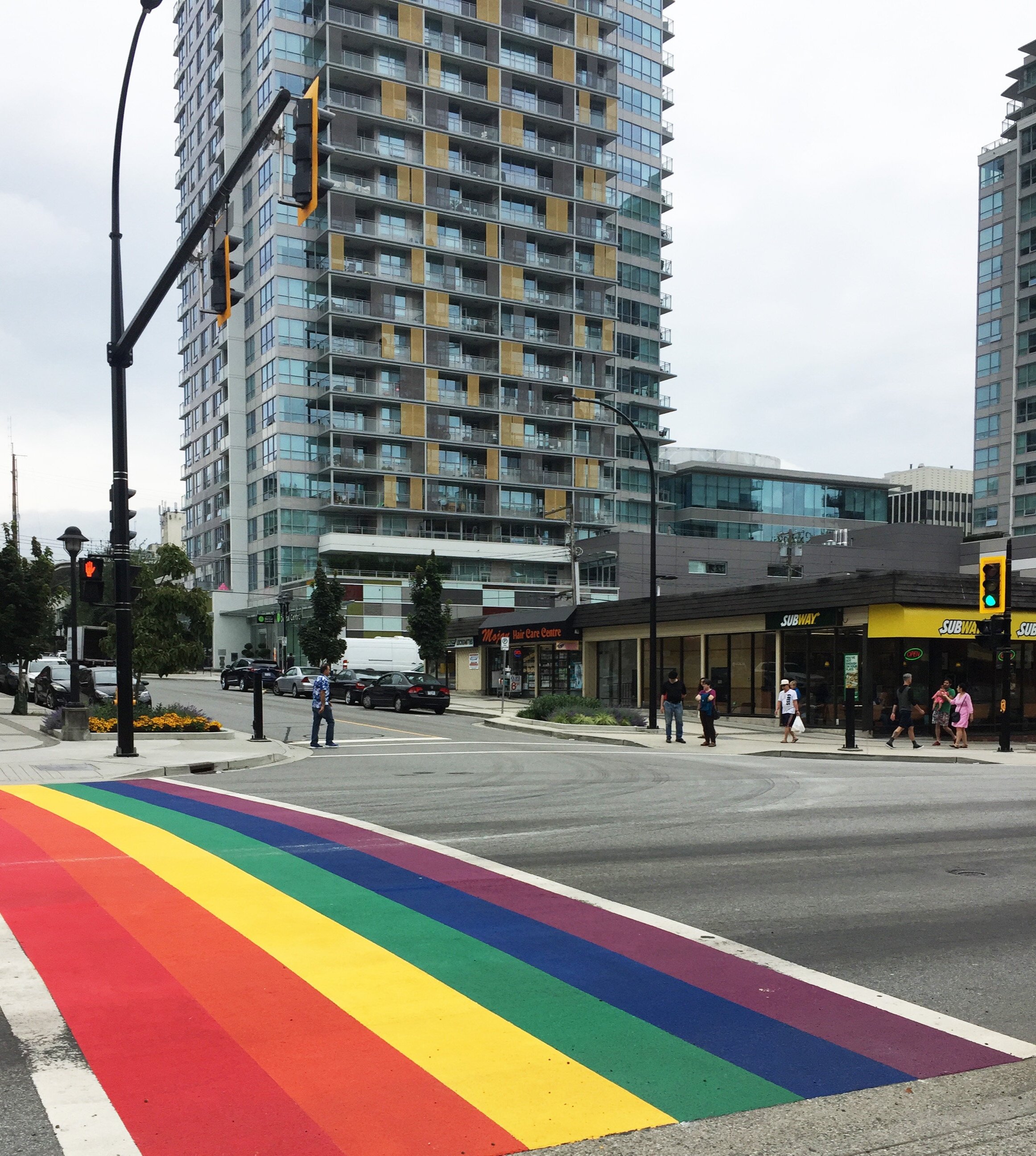 1 block to Central Lonsdale's shops and services