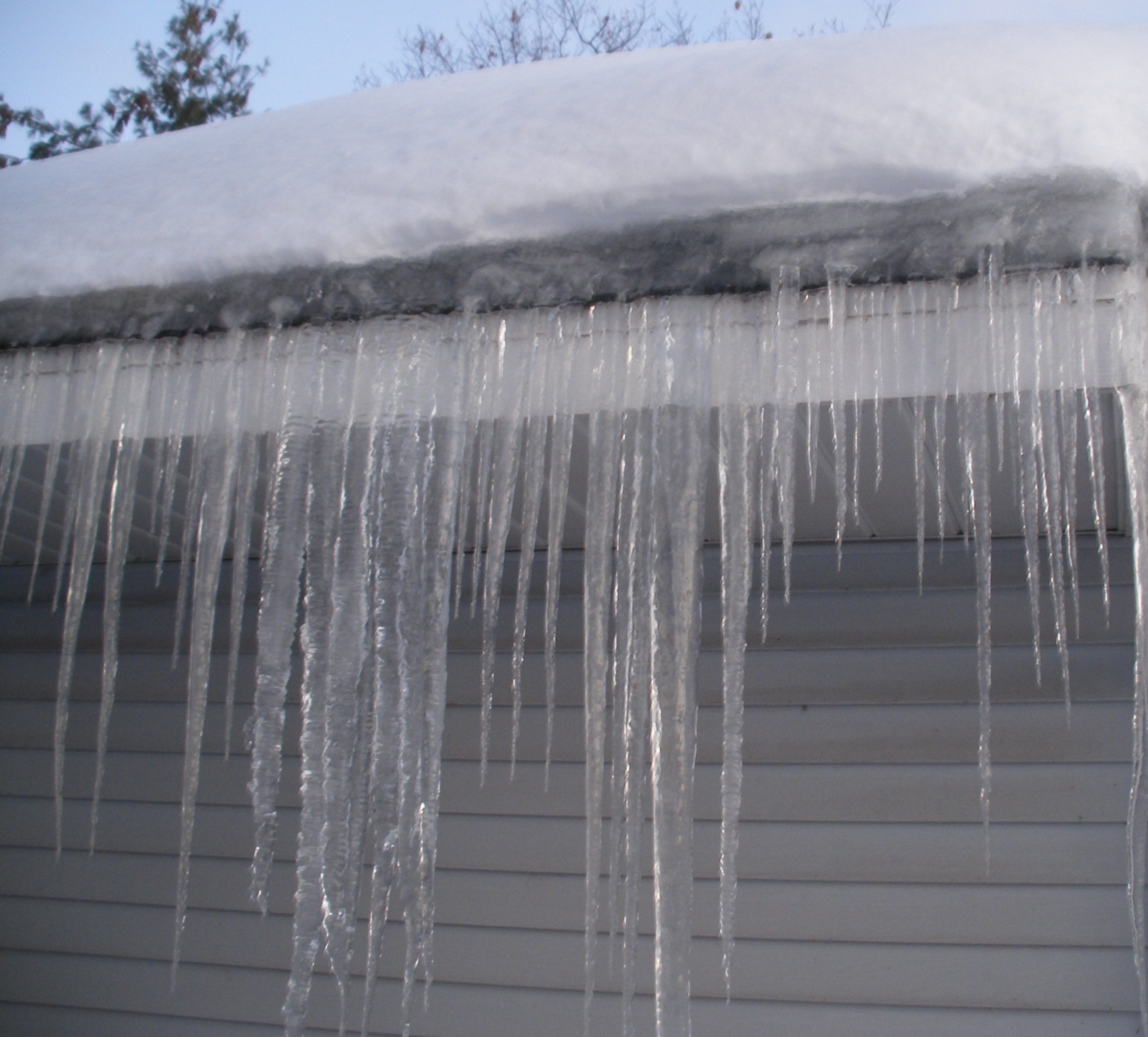 Don’t Let the Wintry Weather Damage Your Roof