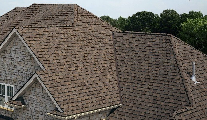 Asphalt or Metal? Picking a Material for Your New Roof