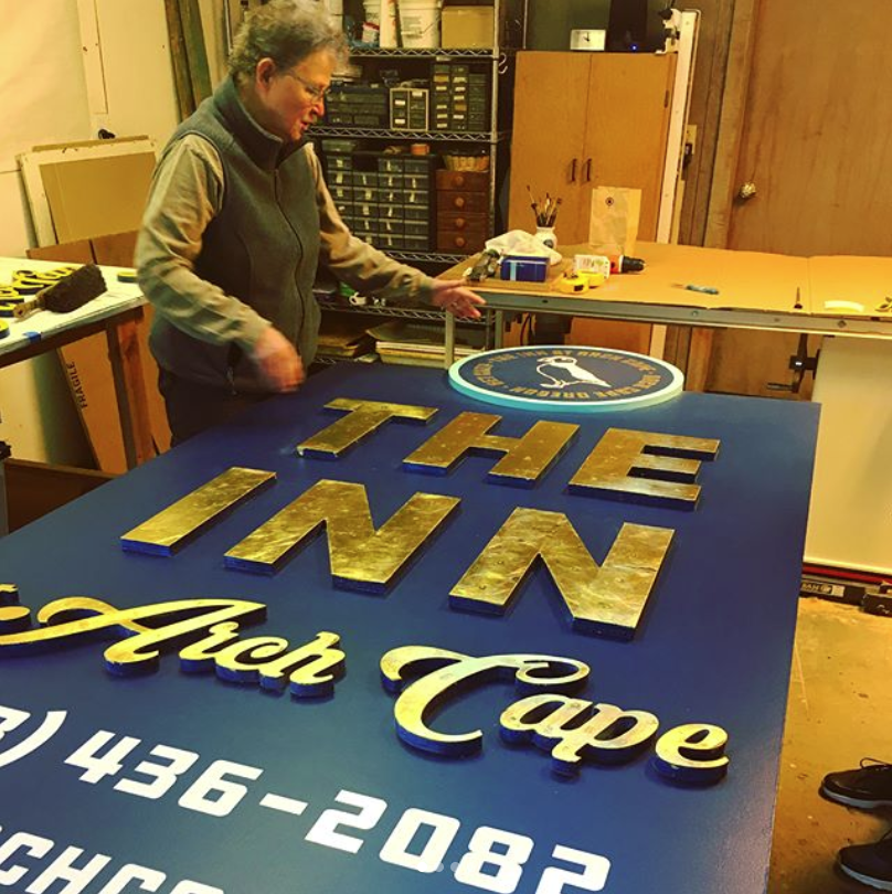 greenlight collaborated with Nehalem artist and signmaker Susan Walsh on the new monument sign for the inn.