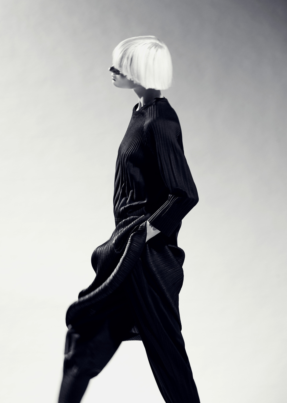 blog_Totokaelo_Pleats_Please_Issey_Miyake_Nora_Vai_5a.jpg