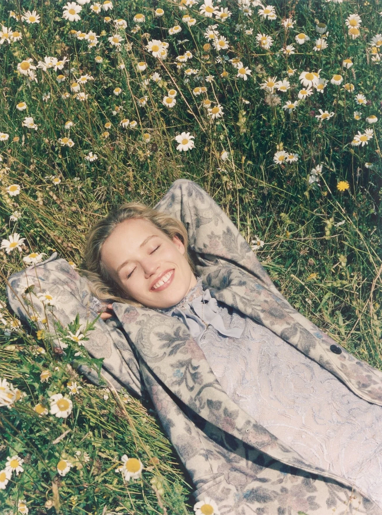 Georgia-May-Jagger-for-UK-Vogue-October-2013-photo-shoot-by-Venetia-Scott-010.jpg