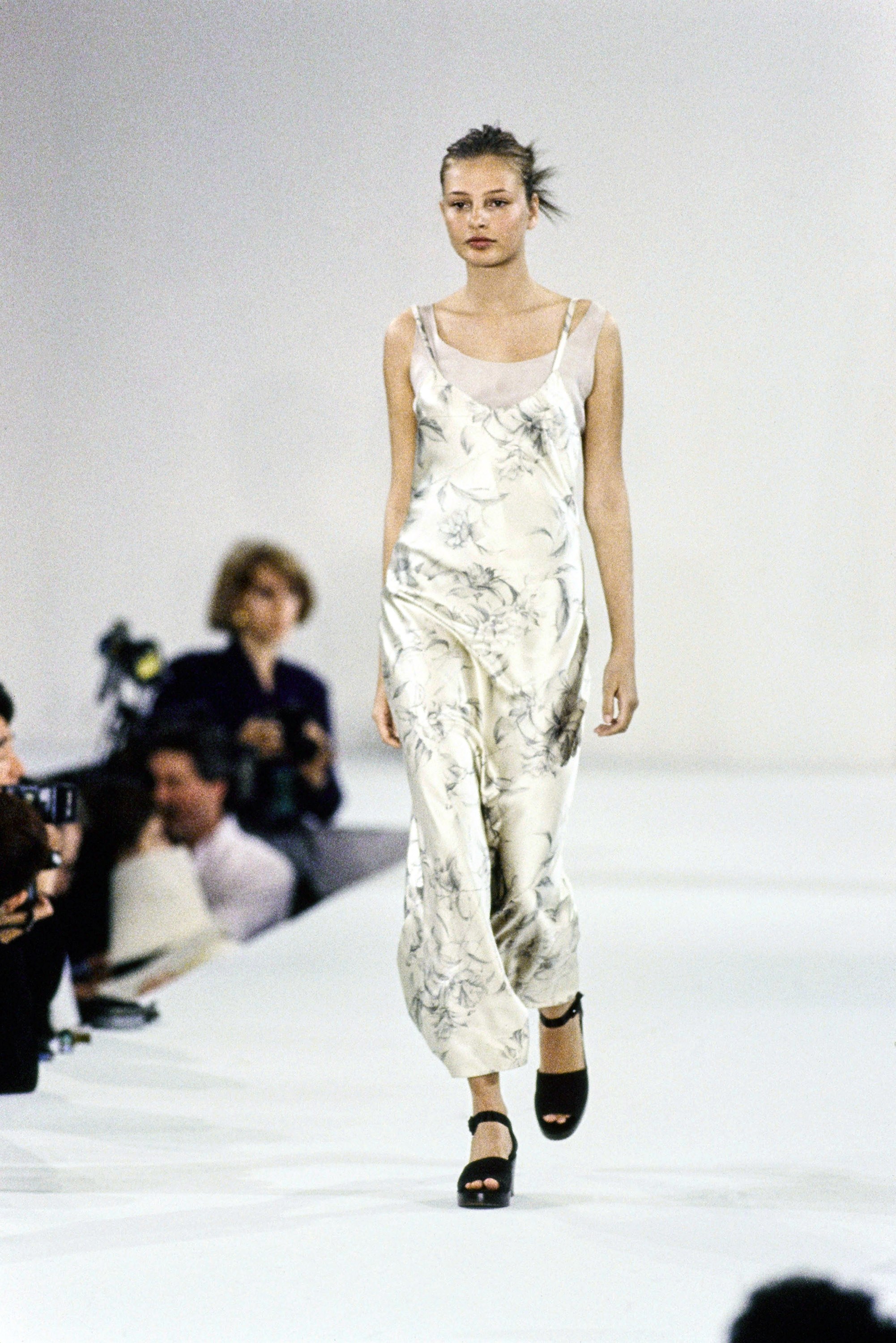 CALVIN-KLEIN-SPRING-1994-RTW-64-BRIDGET-HALL.jpg