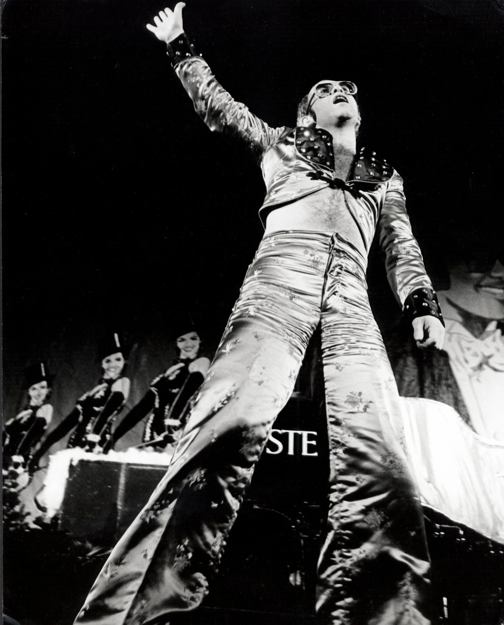 09ELTONJOHN-7-superJumbo.jpg