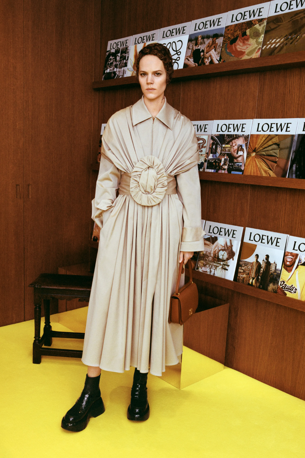 Loewe Fall 2021 Ready-to-Wear Fashion Show.png