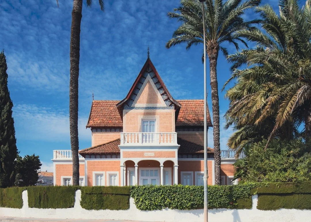 The Ultimate Guide to LA Luxury Mansions