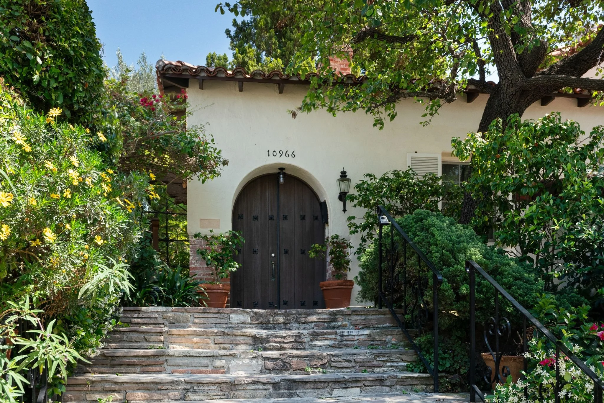 10966 Strathmore Dr #8 - $1.295M