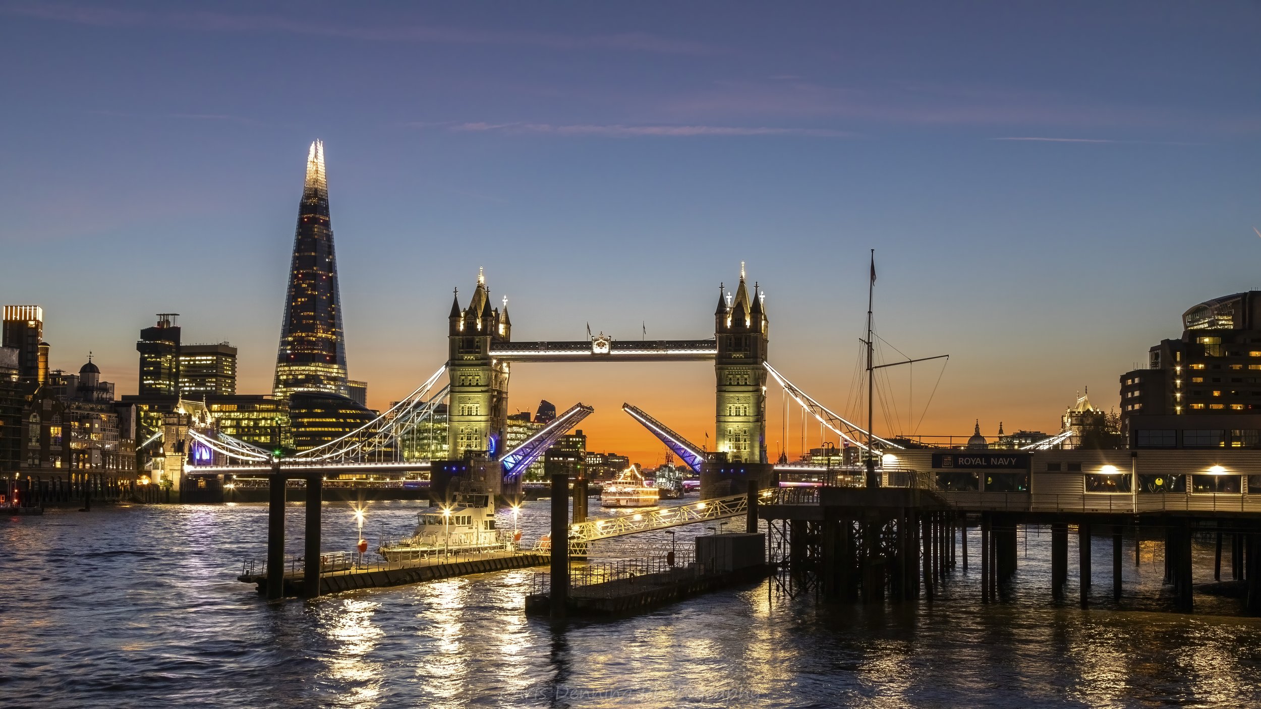 2021-2194 Sunset over London Bridge