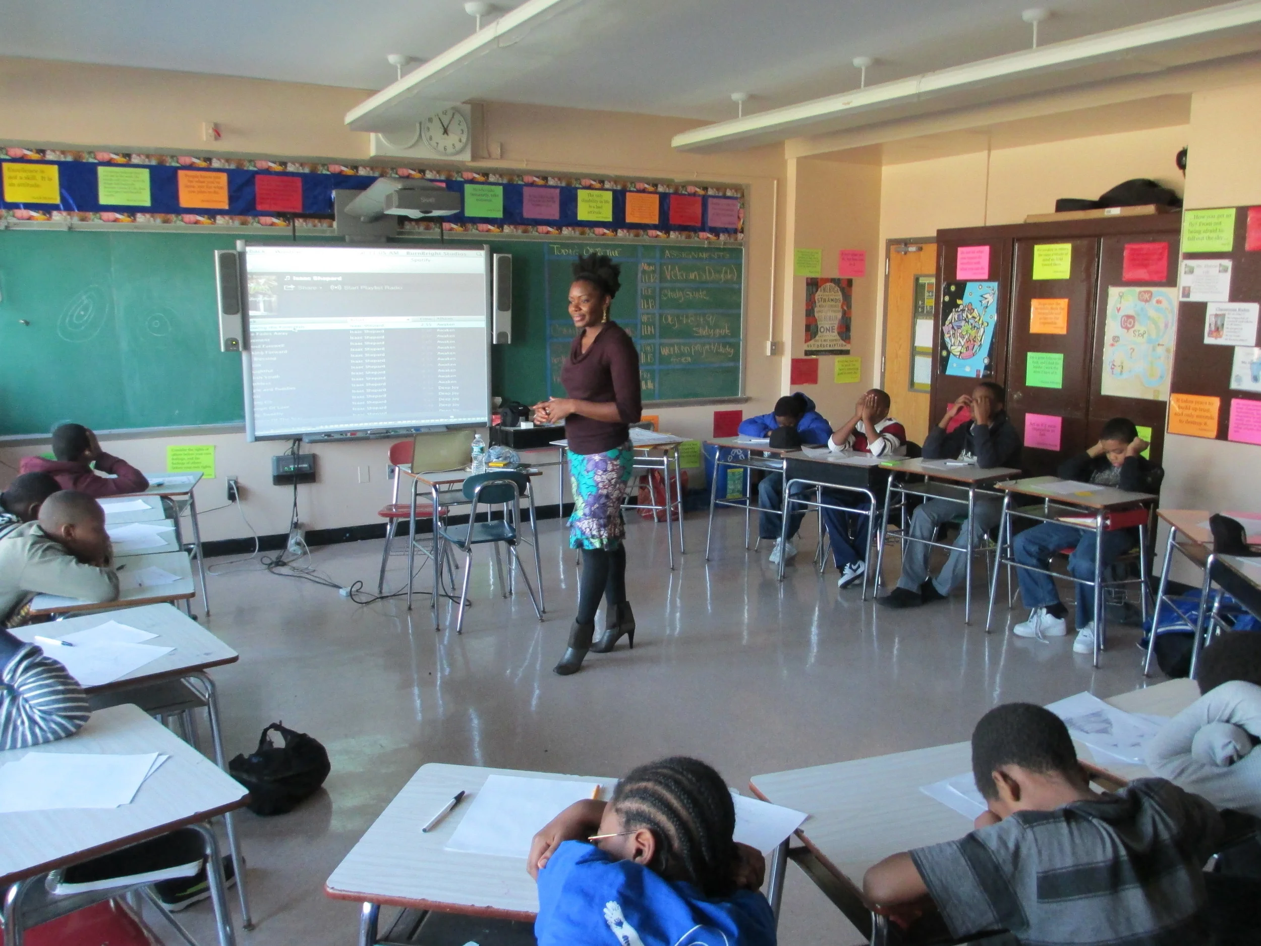 Transformational strategist Ozioma Egwuonwu leading students through guided meditation in her "Running with Dreams" session.