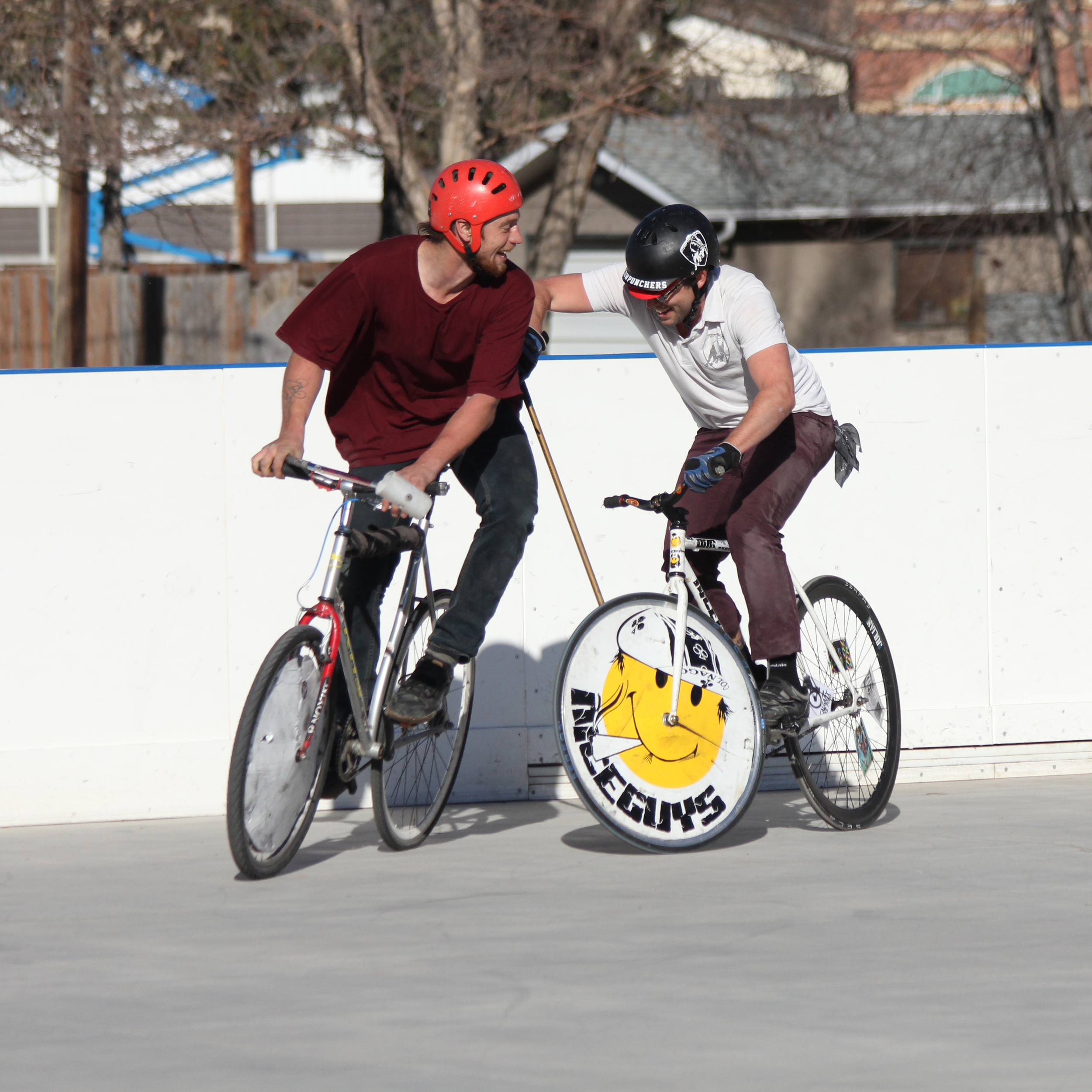 Photo : Bike polo in Inglewood Credit : Willis Hoff