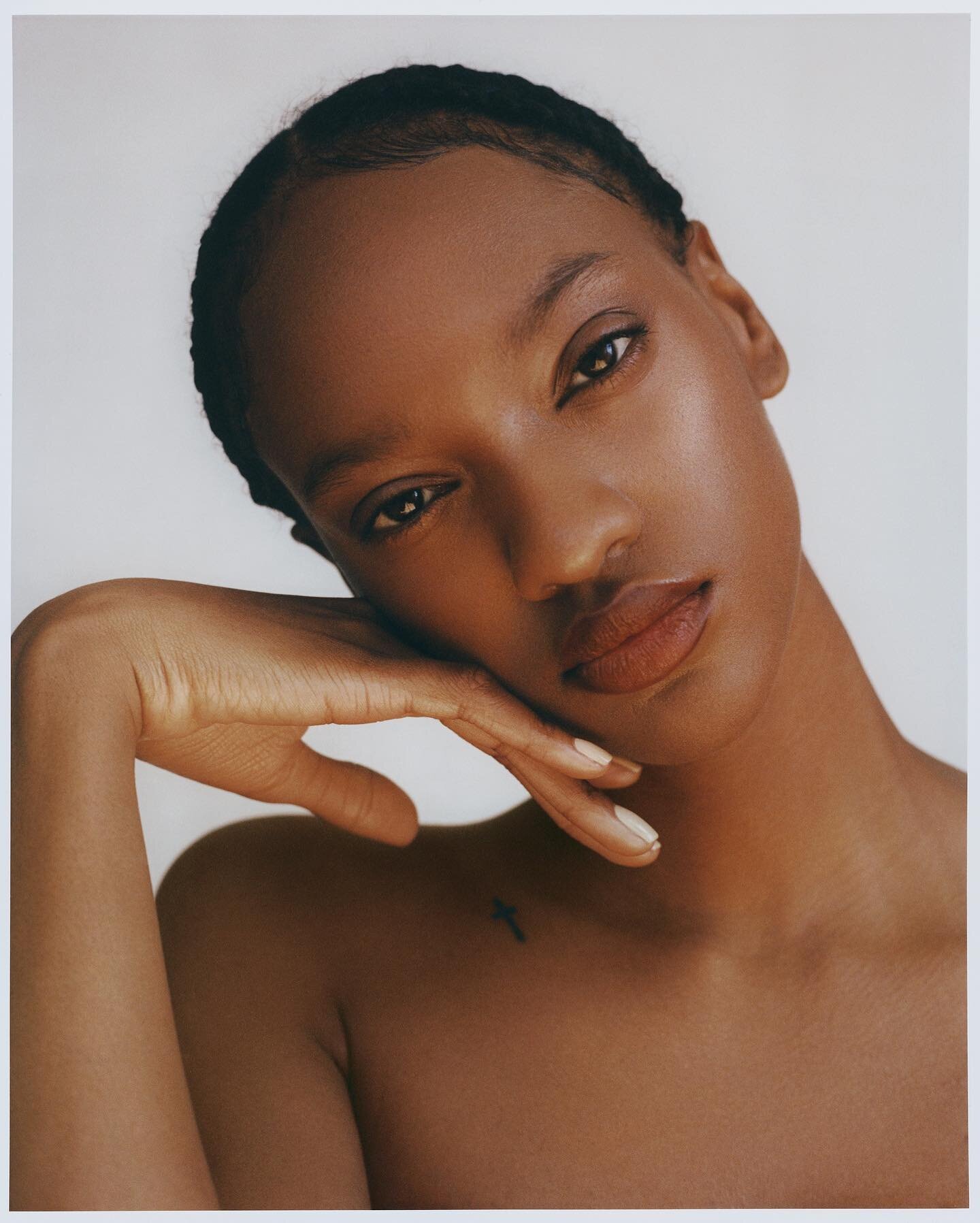 Beauty session with @thelifeofkeni @elitenyc
Glowing makeup by @fady_mlk
C-Print @meadowdarkroom
#beautyphotography #glowingskin #glowingskincare #beautyshoot #beautyshot #beautymakeup #naturalglow #naturalglowingskin #beautyeditorial #beautyportr