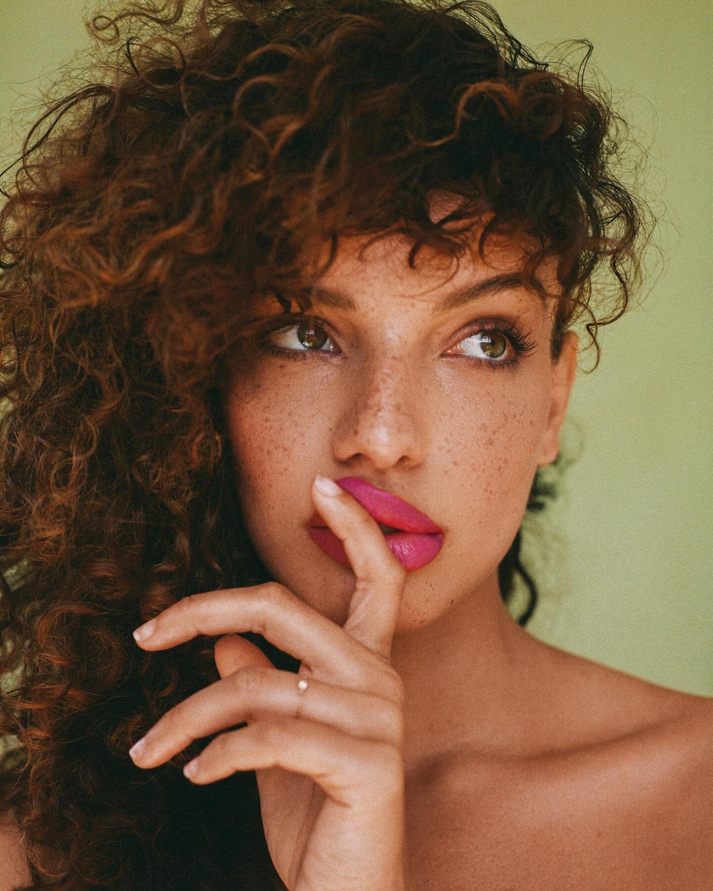 Beauty shoot with @alicia.herbeth @thelifeofkeni @elitenyc
Makeup @fady_mlk
#beautyshoot #beautyphotography #beautyphotographer #beautyphotoshoot #beautycosmetics #beautymakeuplooks #beautifulmodels #pinklipstick #makeupshoot #beautyshot #beautysh